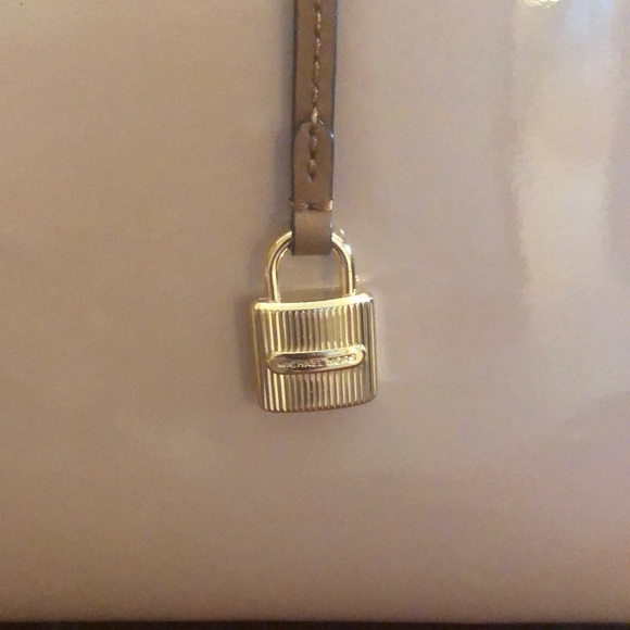 Michael Kors Mercer NWT patent, color ballet - Picture 3 of 8